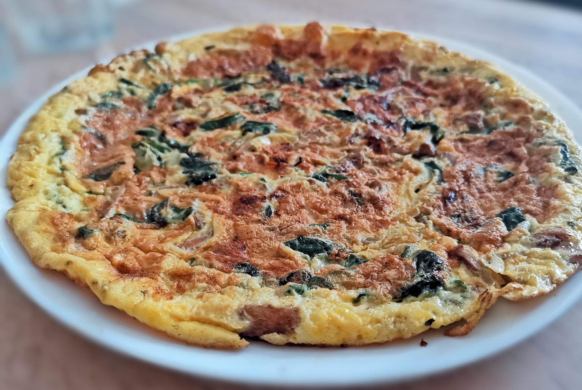 Omlet z kurkami i szpinakiem – dieta ketogeniczna